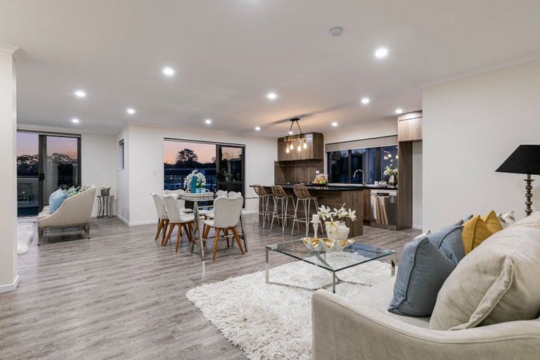 Photo of property in 5 Franheim Crescent, Orewa, 0931