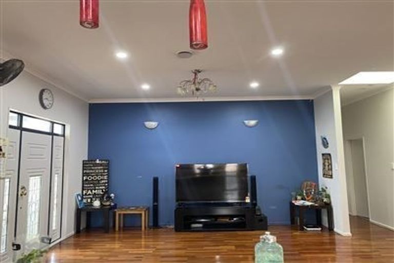 Photo of property in 15a Kiernan Place, Kelston, Auckland, 0602