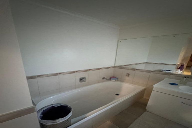 Photo of property in 54 Magic Way, Randwick Park, Auckland, 2105