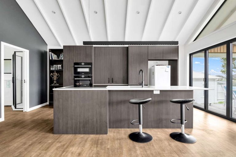 Photo of property in 2d Vipond Road, Stanmore Bay, Whangaparaoa, 0932