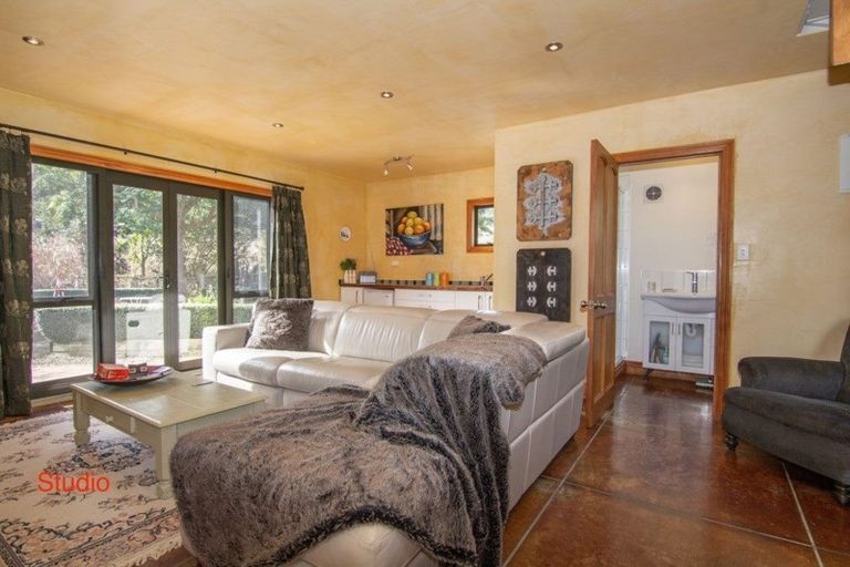 Photo of property in 420 Mangakura Road, Helensville, 0875