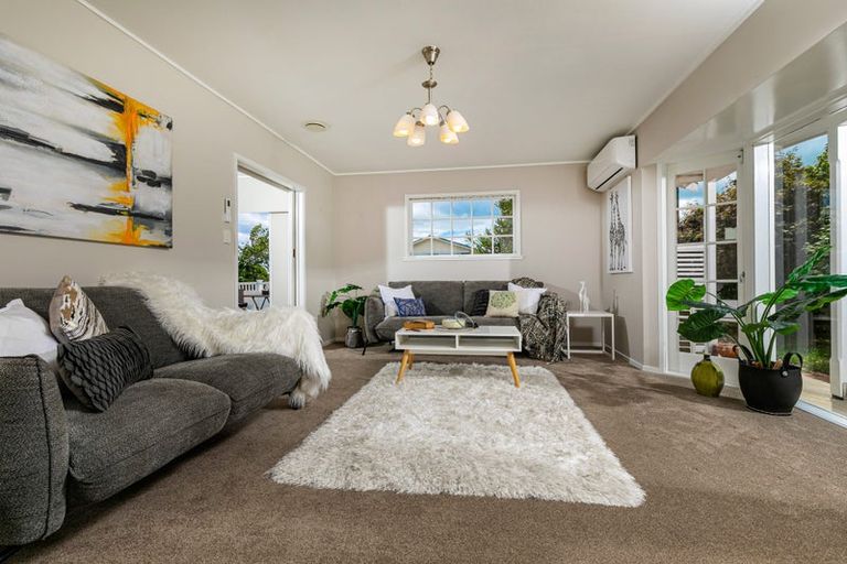 Photo of property in 1 Miltonia Avenue, Te Atatu South, Auckland, 0610