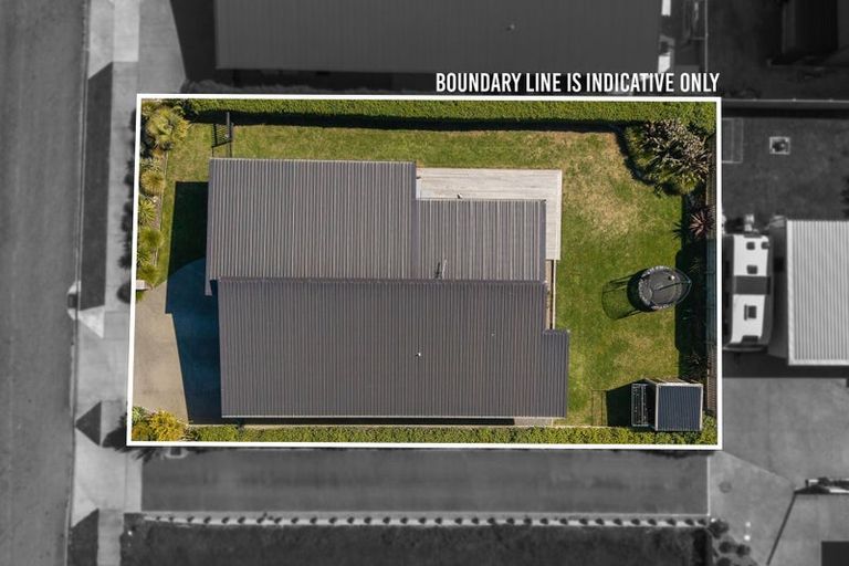 Photo of property in 10 Karearea Avenue, Waikanae, 5036