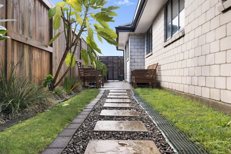 Photo of property in 11 Tiria Drive, Papamoa Beach, Papamoa, 3118
