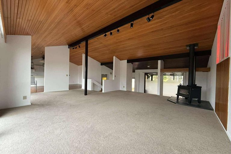 Photo of property in 27 Rembrandt Avenue, Tawa, Wellington, 5028