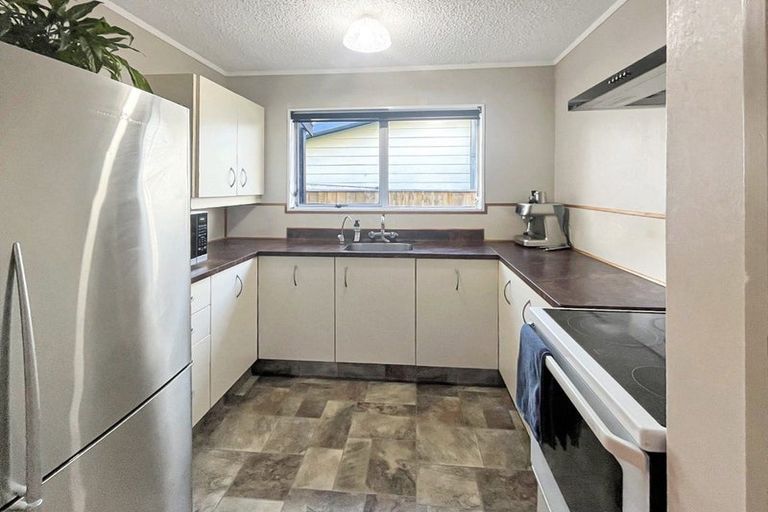 Photo of property in 31 Acacia Street, Kelvin Grove, Palmerston North, 4414