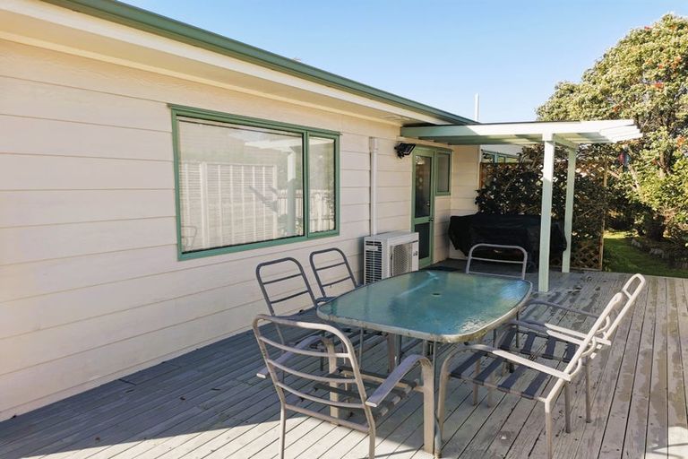Photo of property in 11 Bermuda Place, One Tree Point, 0118