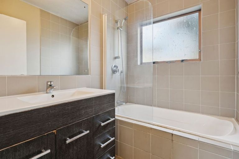 Photo of property in 2/31 Blease Street, New Lynn, Auckland, 0600