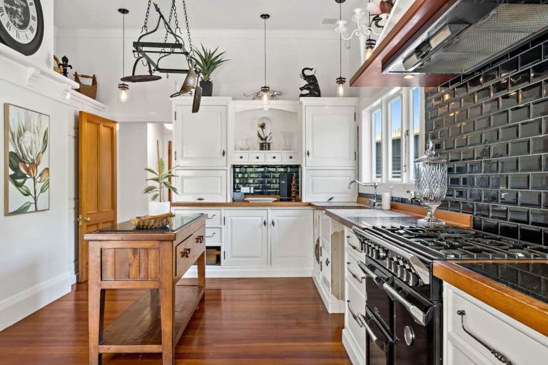 Photo of property in 1539 State Highway 16, Helensville, 0875