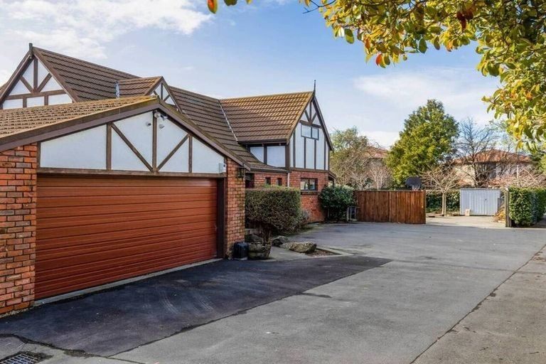 Photo of property in 33b Lochee Road, Upper Riccarton, Christchurch, 8041