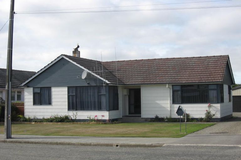 Photo of property in 1 Holmes Street, Waimate, 7924