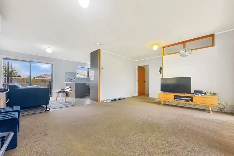Photo of property in 2/39 Alfriston Road, Manurewa East, Auckland, 2102