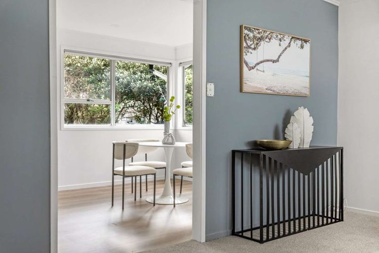 Photo of property in 9 Tahu Crescent, Sunnynook, Auckland, 0620