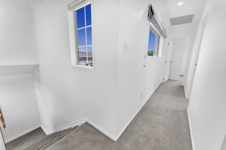 Photo of property in 15 Mulvaney Crescent, Henderson, Auckland, 0612