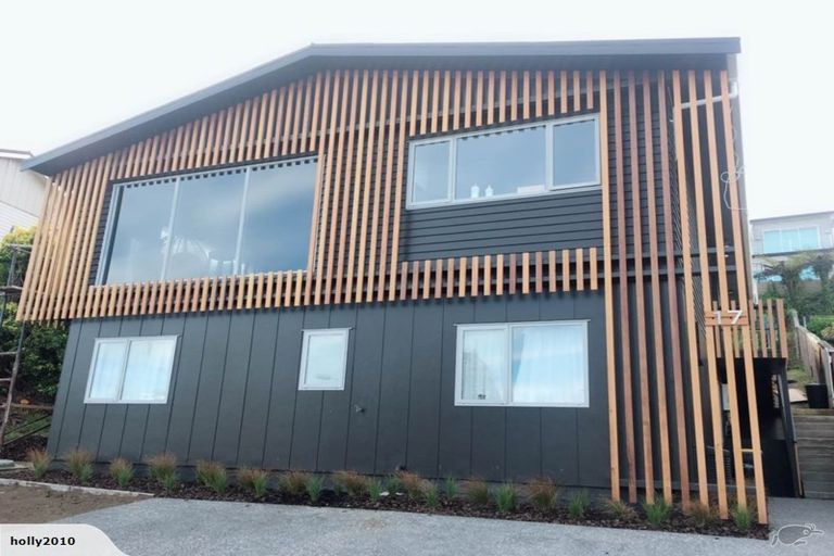 Photo of property in 17 Somes Crescent, Newlands, Wellington, 6037