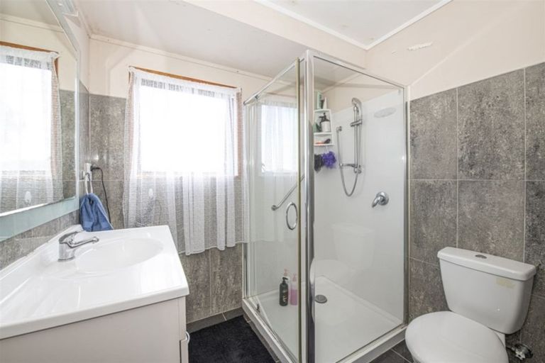 Photo of property in 33 Everglade Drive, Goodwood Heights, Auckland, 2105