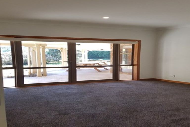 Photo of property in 7 Daphne Harden Lane, Paremoremo, Auckland, 0632