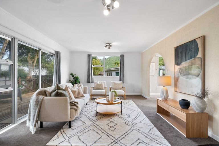 Photo of property in 11 Akron Grove, Totara Park, Upper Hutt, 5018