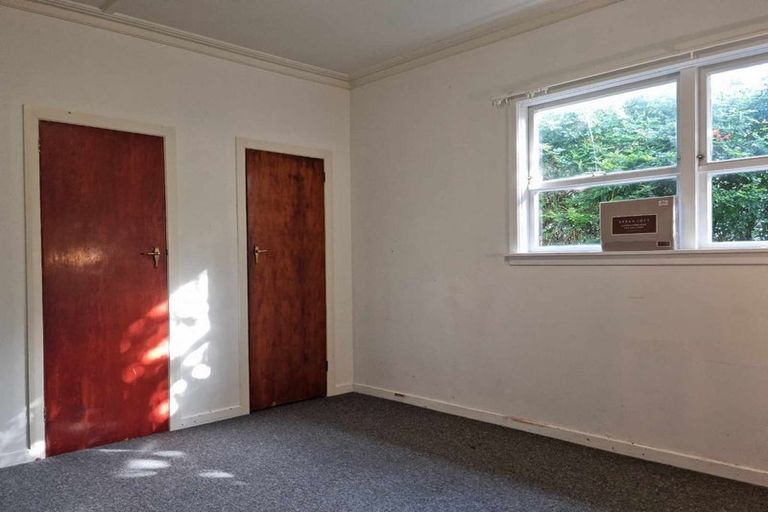 Photo of property in 99 Omata Road, Marfell, New Plymouth, 4310