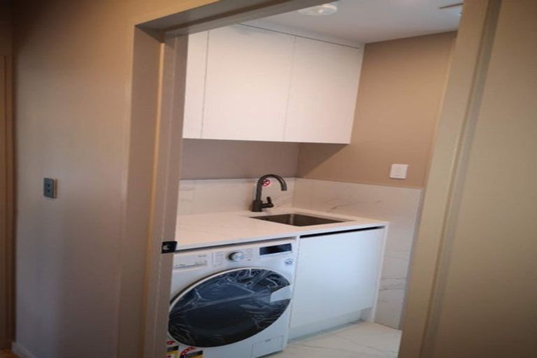 Photo of property in 44a Glen Vista Place, Bayview, Auckland, 0629