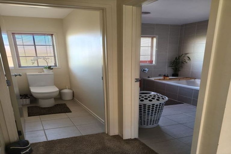 Photo of property in 30 Parkwood Crescent, Gulf Harbour, Whangaparaoa, 0930