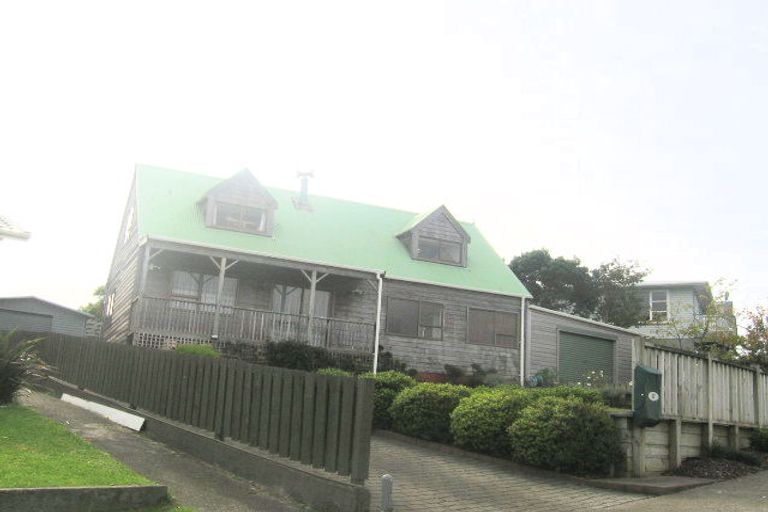 Photo of property in 32 Oakleigh Street, Maungaraki, Lower Hutt, 5010
