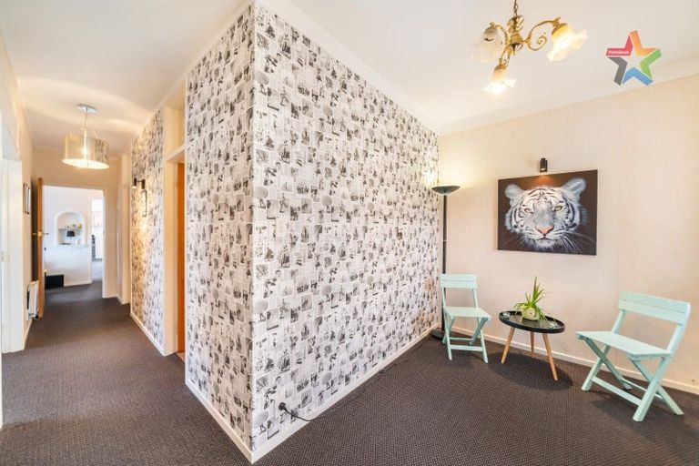 Photo of property in 10 Clematis Grove, Maungaraki, Lower Hutt, 5010