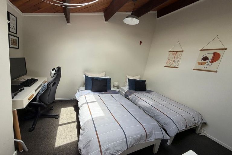 Photo of property in Metro Apartments, 2/220 Thorndon Quay, Pipitea, Wellington, 6011