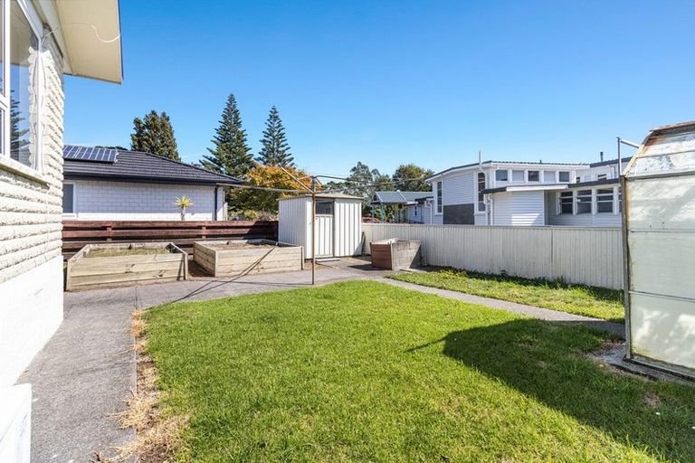 Photo of property in 20-20a Huatoki Street, Vogeltown, New Plymouth, 4310