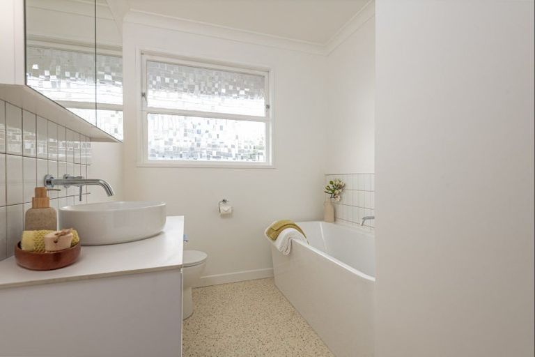 Photo of property in 6 Anaru Place, Awapuni, Palmerston North, 4412