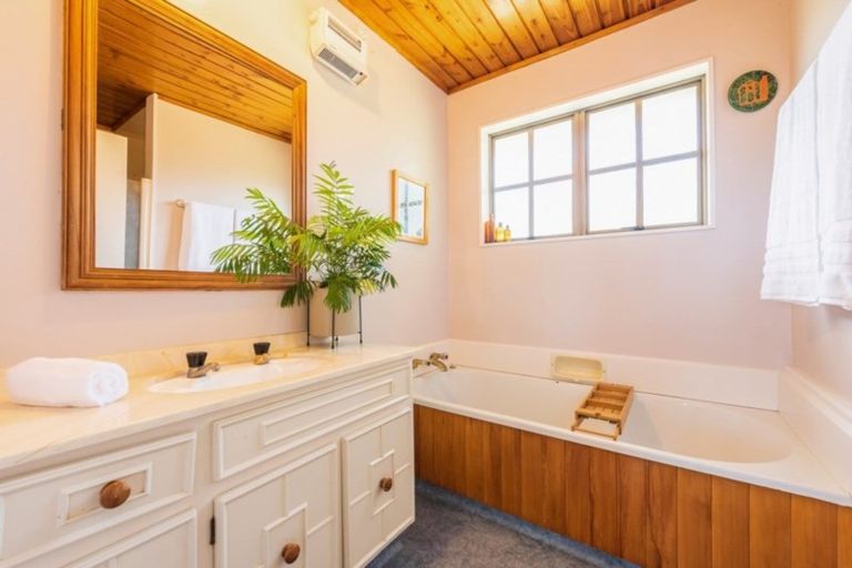 Photo of property in 11 Manawa Avenue, Raumati Beach, Paraparaumu, 5032