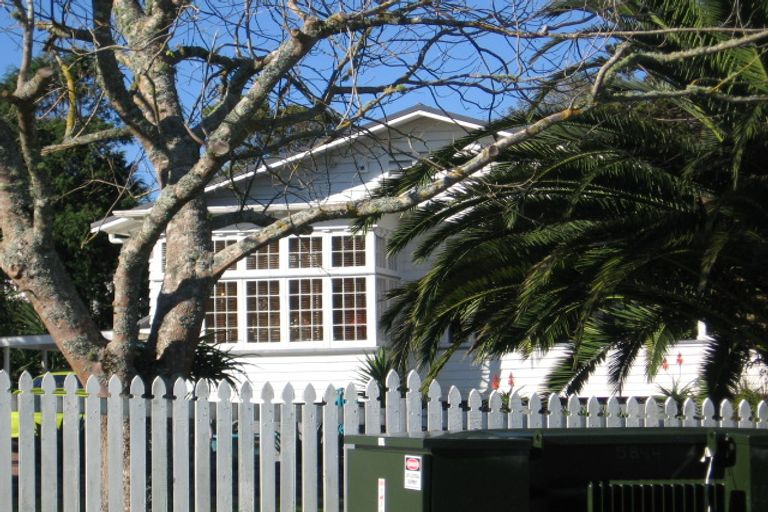 Photo of property in 6 Wallace Road, Ranui, Auckland, 0612