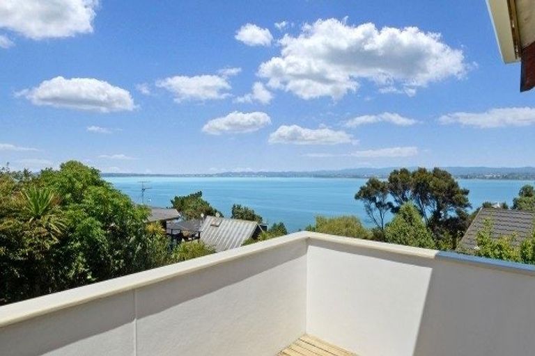 Photo of property in 32 Brigantine Drive, Beach Haven, Auckland, 0626
