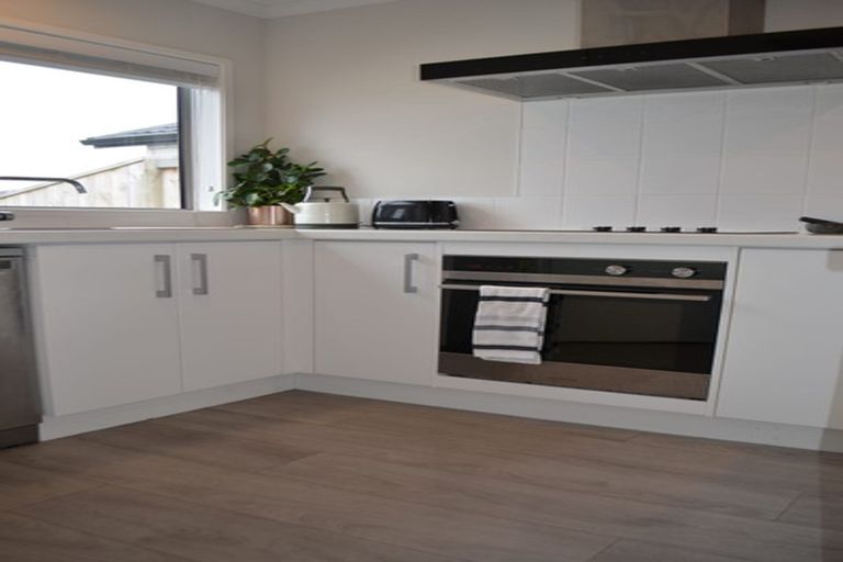 Photo of property in 16 Naeo Close, Papamoa Beach, Papamoa, 3118