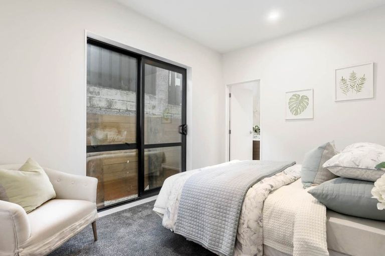 Photo of property in 6b Dalwhinnie Parade, Highland Park, Auckland, 2010