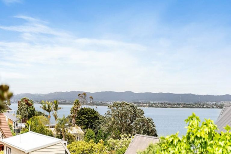 Photo of property in 122 Island Bay Road, Beach Haven, Auckland, 0626