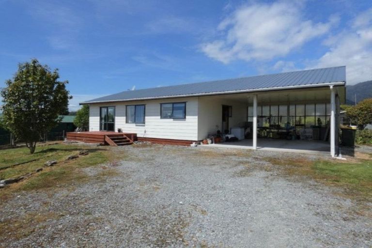 Photo of property in 32 Bonar Street, Ross, 7812