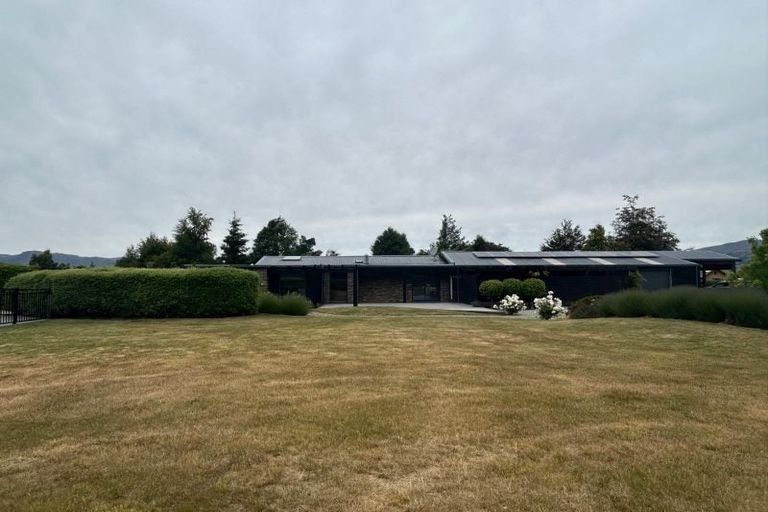 Photo of property in 11 Old Racecourse Road, Albert Town, Wanaka, 9305