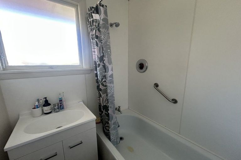 Photo of property in 1/400 Memorial Avenue, Burnside, Christchurch, 8053