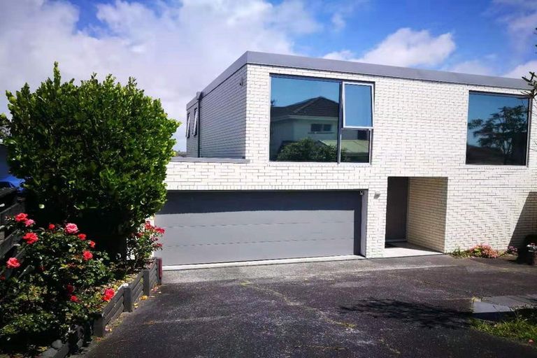 Photo of property in 1/14 Rothesay Bay Road, Rothesay Bay, Auckland, 0630