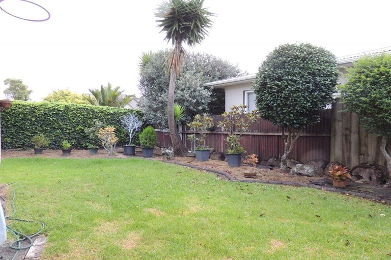 Photo of property in 18 Lavelle Road, Henderson, Auckland, 0612