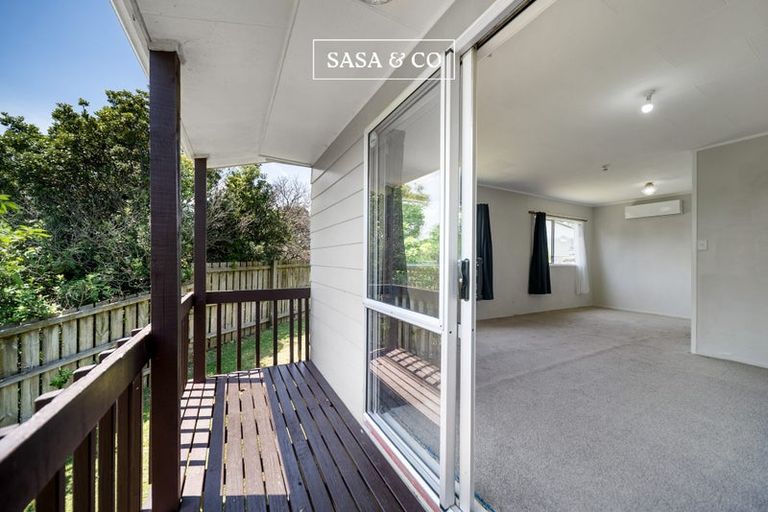 Photo of property in 2/6 Bundena Place, Clendon Park, Auckland, 2103