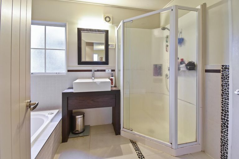 Photo of property in 57a Ribbonwood Crescent, Goodwood Heights, Auckland, 2105