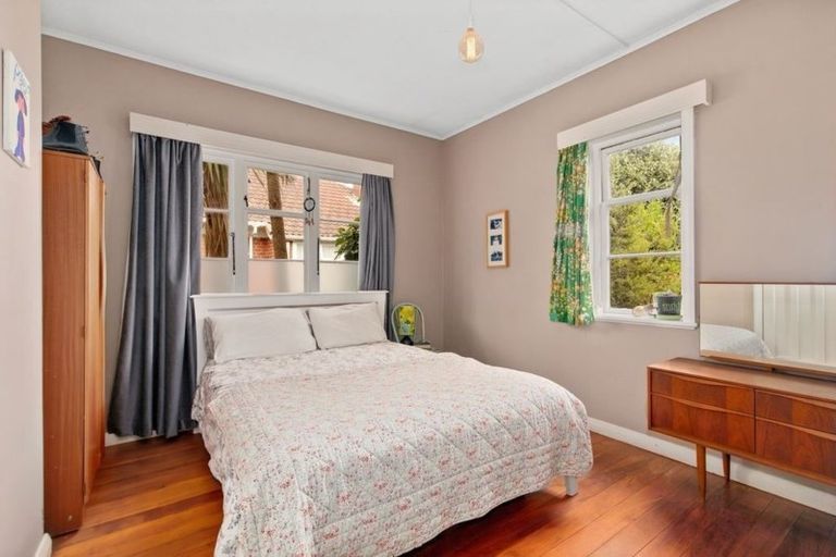 Photo of property in 25 Pirie Crescent, Moera, Lower Hutt, 5010