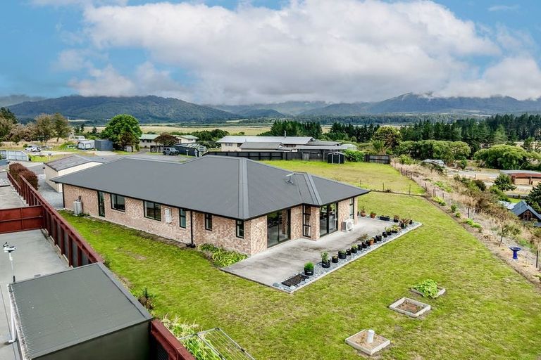 Photo of property in 8 Pukaki Avenue, Ngahere, 7872