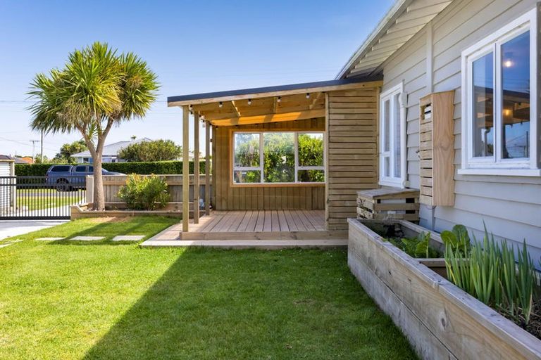 Photo of property in 23 Layard Street, Opunake, 4616