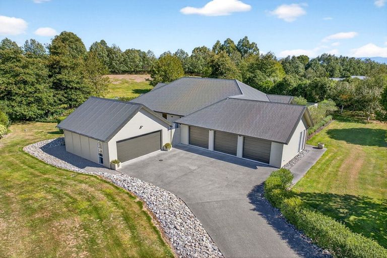 Photo of property in 10 Fairway Drive, Martinborough, 5711