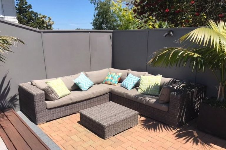 Photo of property in 30a Te Atatu Road, Te Atatu South, Auckland, 0610