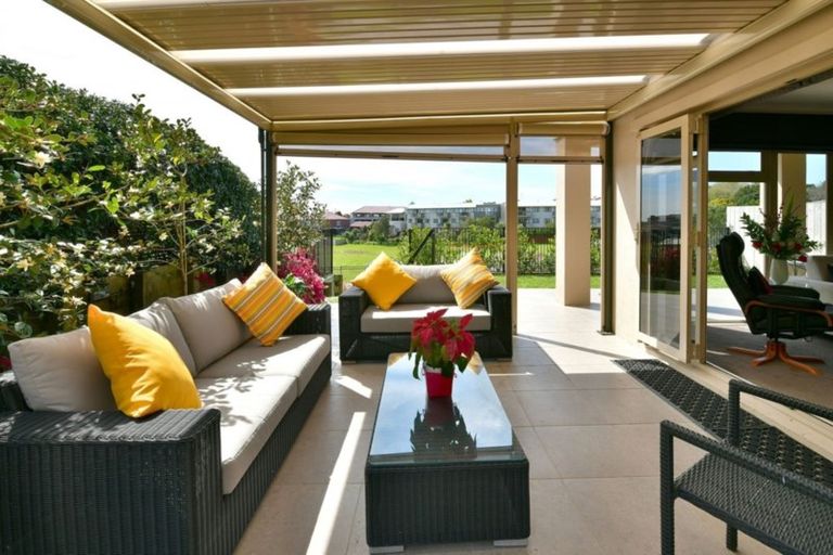 Photo of property in 2/126 Whangaparaoa Road, Red Beach, 0932