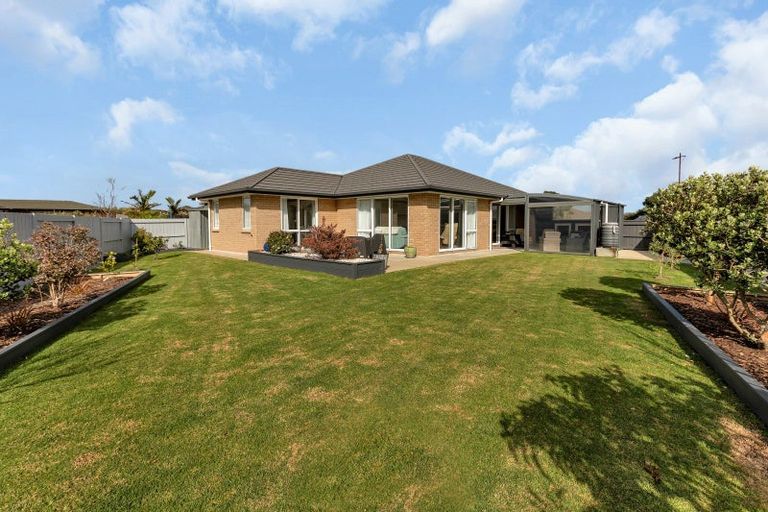 Photo of property in 6 Kamahi Place, One Tree Point, 0118